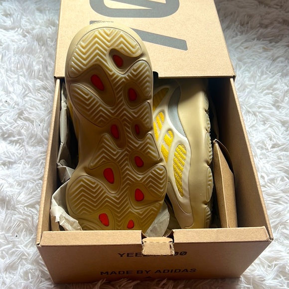 Yeezy 700 saflower - Picture 2 of 5
